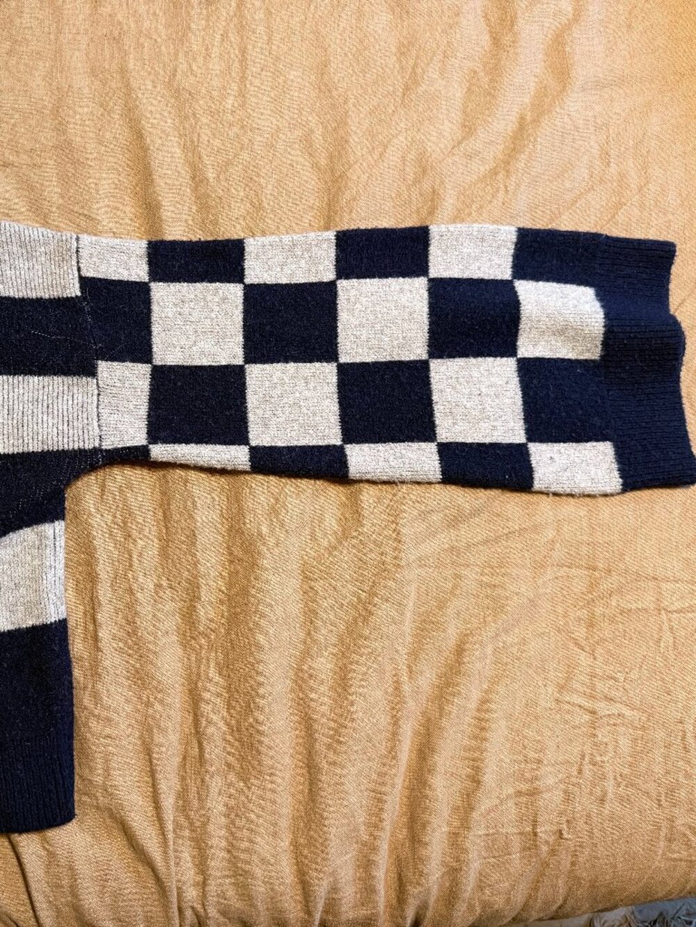 Women's Checkered Sweater - Picture 5 of 5